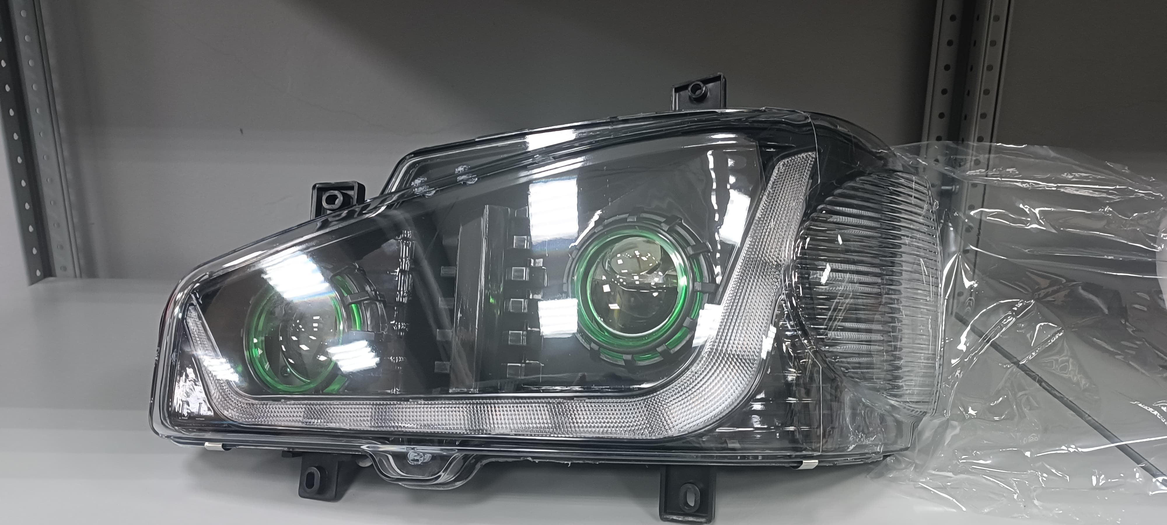 Фара передняя левая 2 фишки LED (J6 2018-2020г.) FAW 371101559AC
