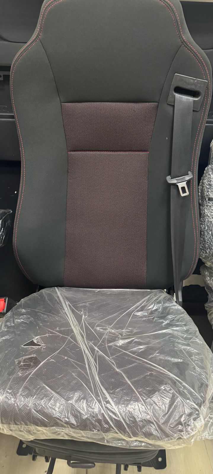 Сиденье водителя (пневмо J6 FAW) 6800010DA01